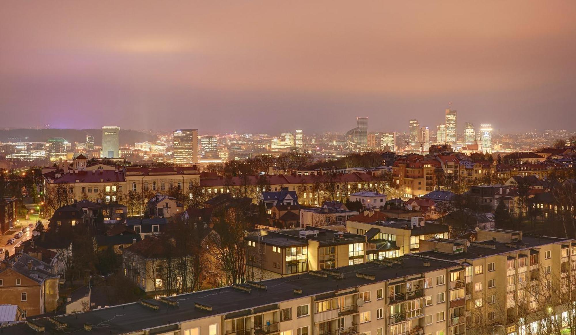 Helios Luxury Apartment In Vilnius Skyscraper Bagian luar foto